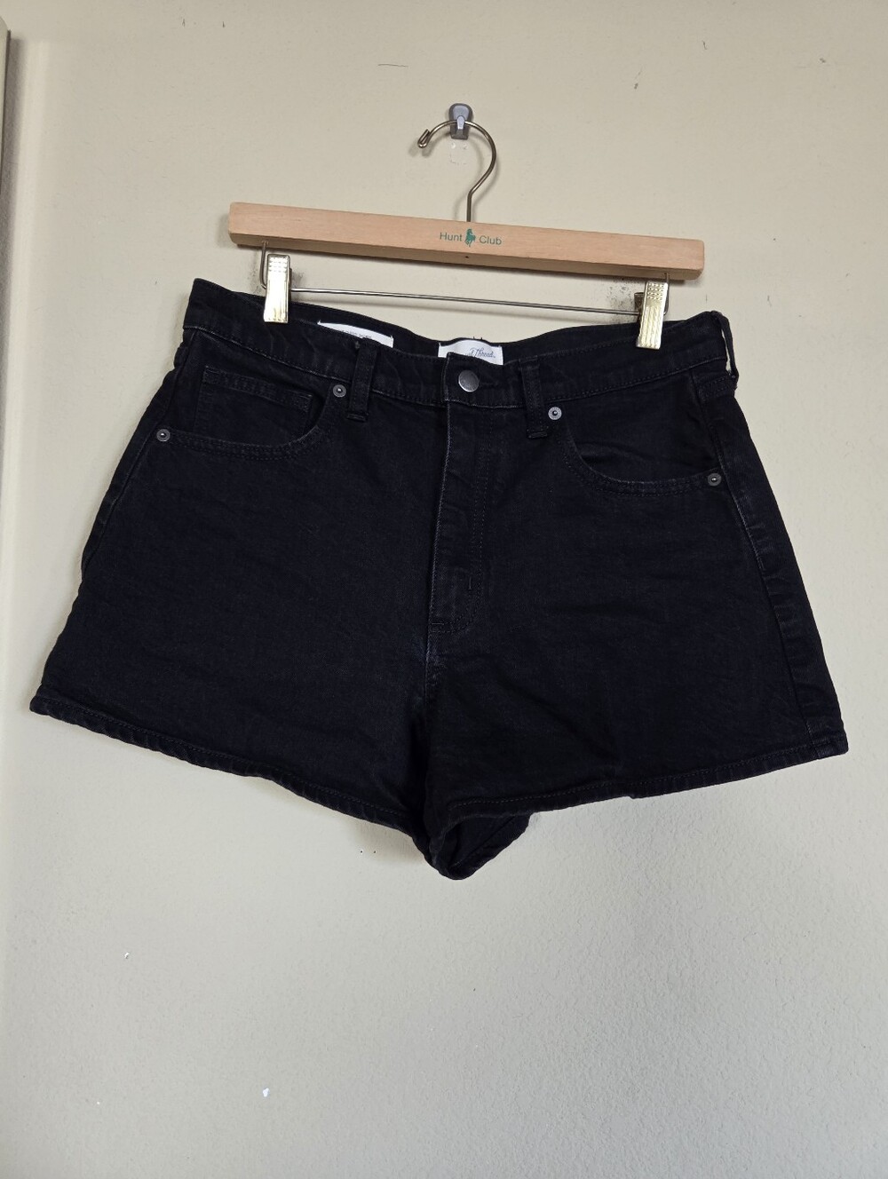 Universal Thread 90s Cutoff High Rise Black High-Rise Denim Shorts